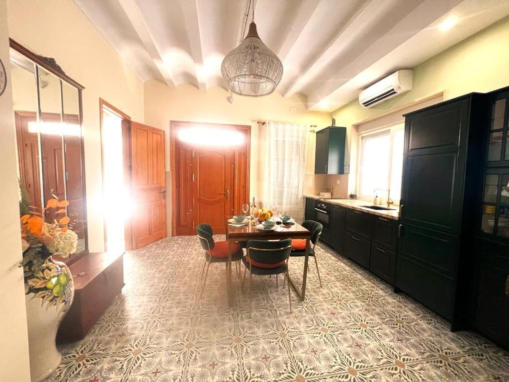 ולנסיה Esmeralda Apartment With Free Private Underground Parking מראה חיצוני תמונה