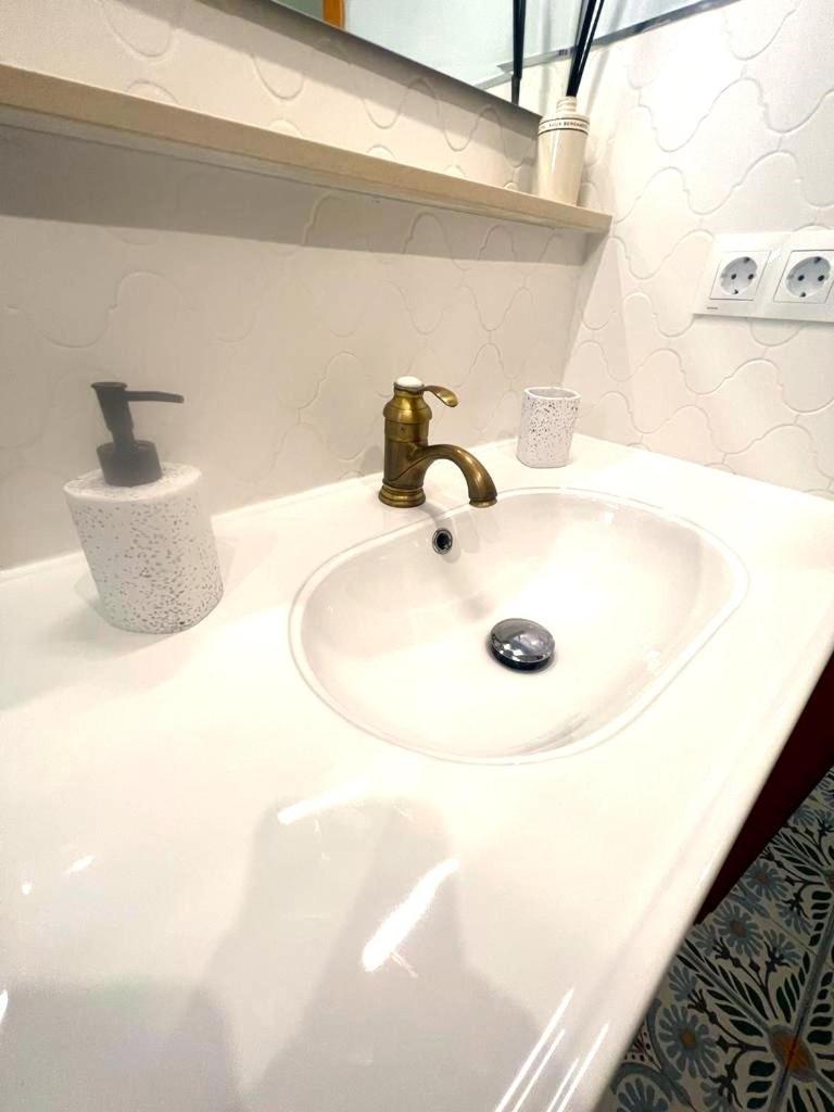 ולנסיה Esmeralda Apartment With Free Private Underground Parking מראה חיצוני תמונה